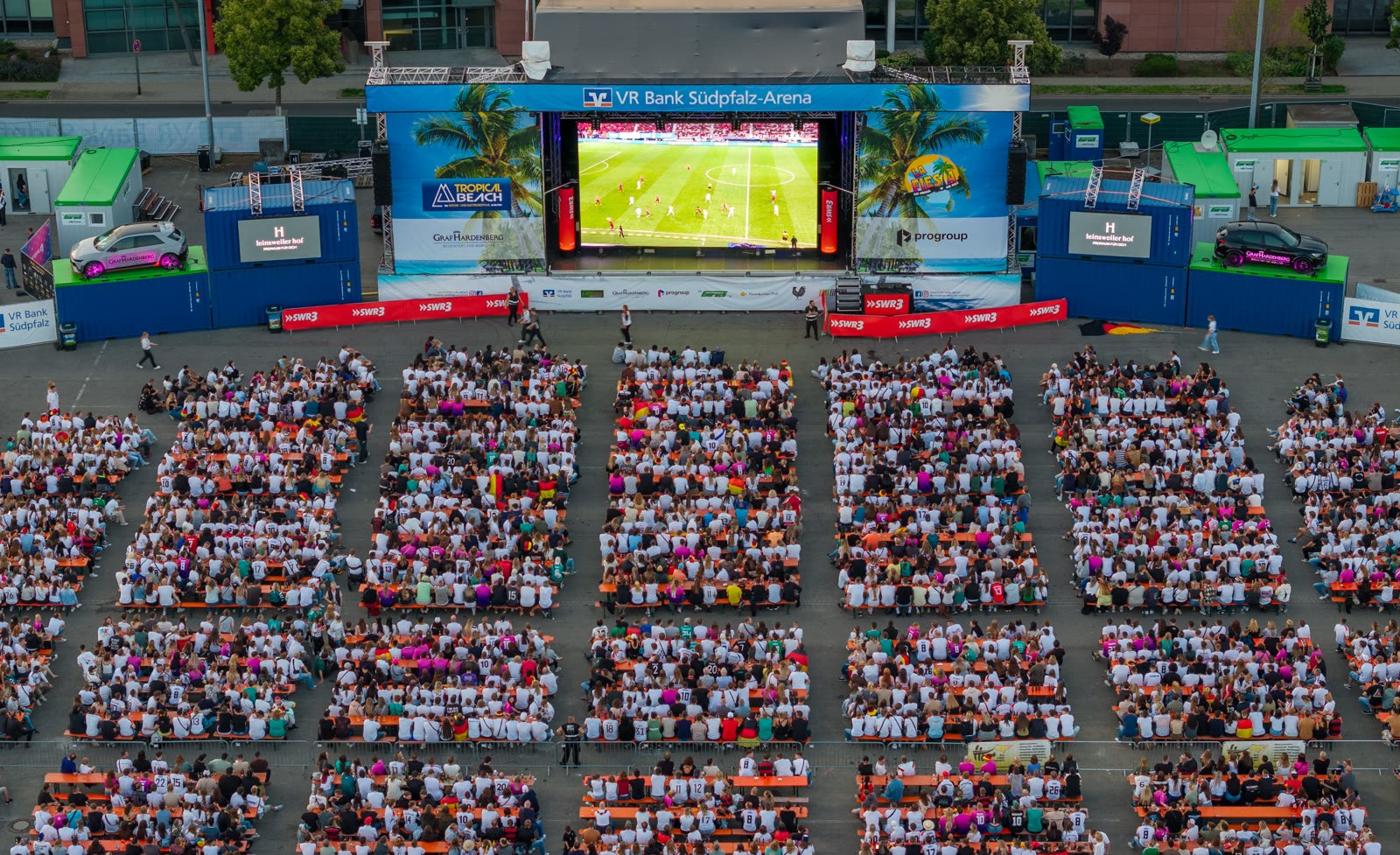 Public-Viewing-Arena von oben