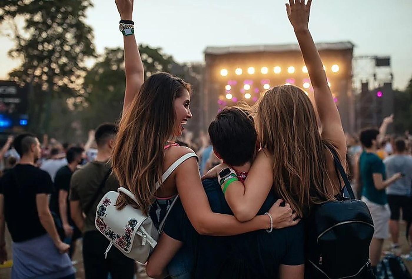 Familien und Kinder auf dem Festivalgelände